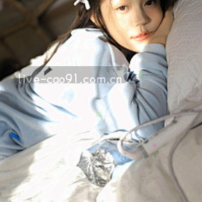 抽象数字丛林中的里程碑石碑